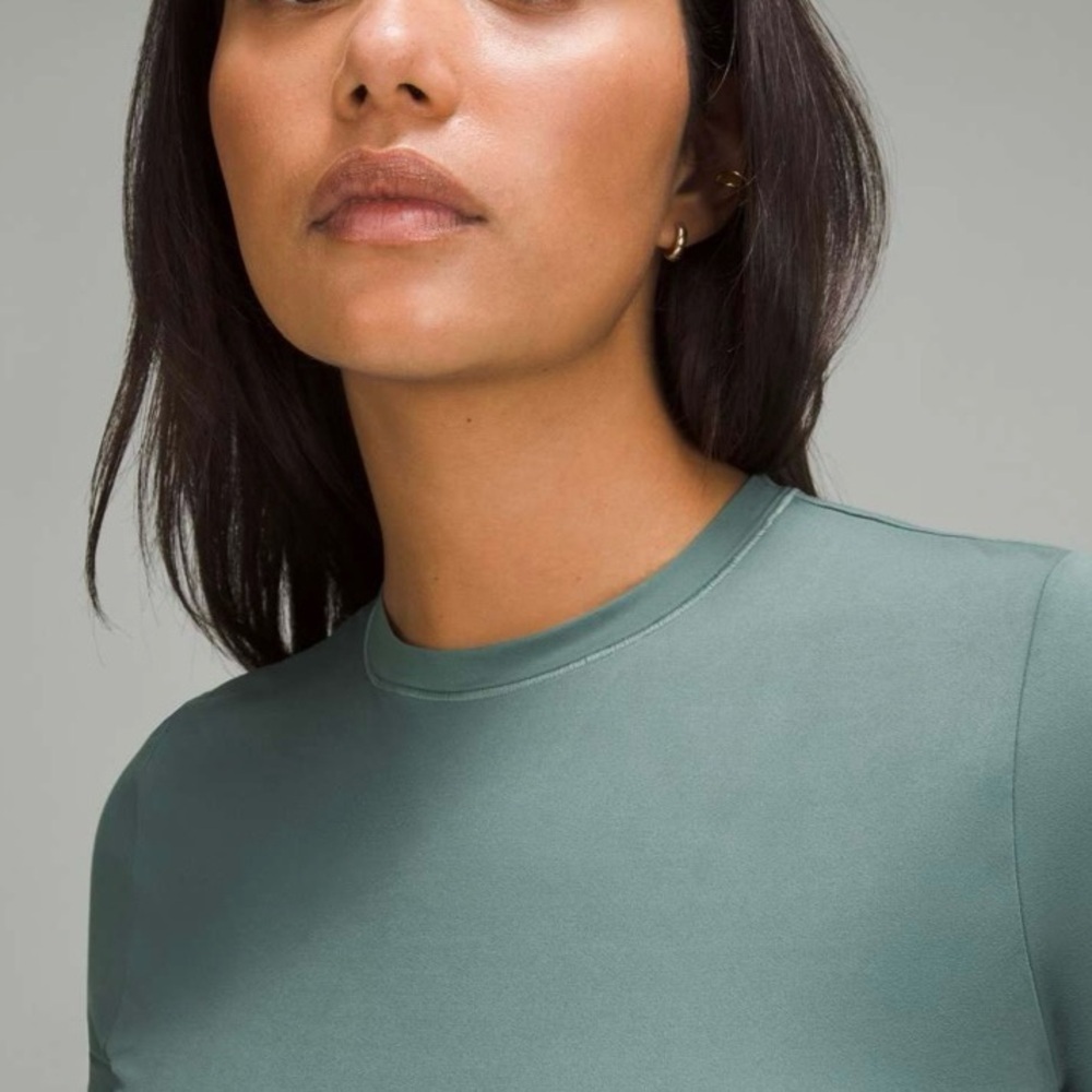 Retired Lululemon Nulu Crewneck Cropped T-Shirt Medium Forest Green Rare Sz S - Picture 4 of 10